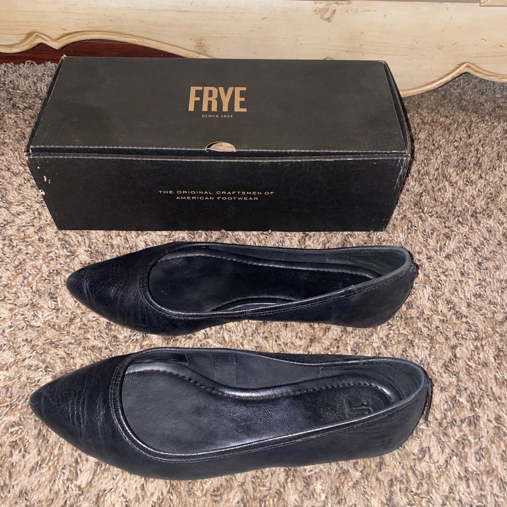 FRYE ballet flats. Size 9.5 but they are big on me. I listed these as 10’s.